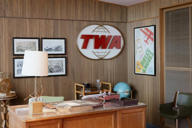 Before Expedia: When Every Flight Required a Professional Wingman